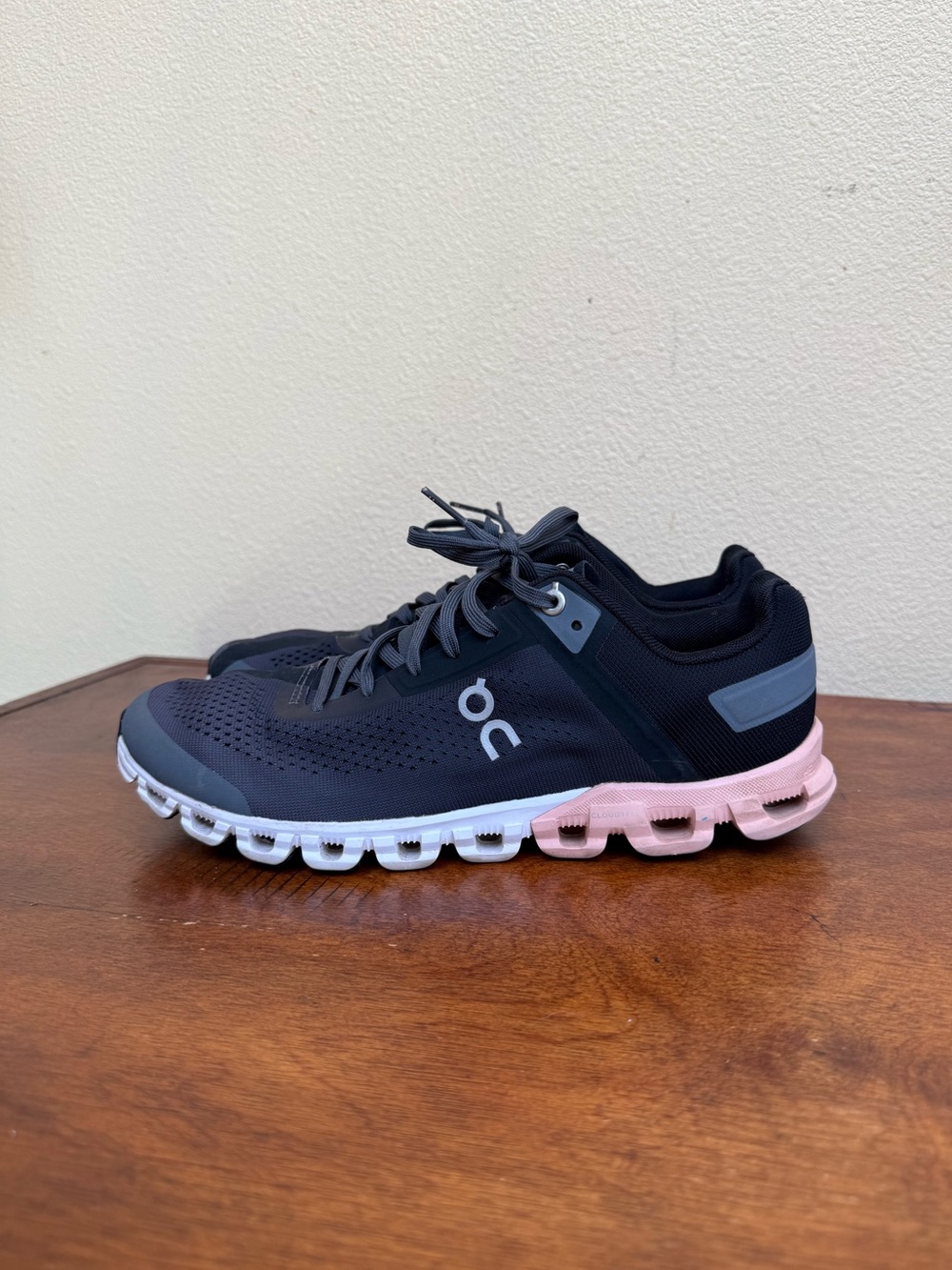 On Cloud Cloudflow Gray Rock Rose Athletic Sneakers Womens' Size 8.5